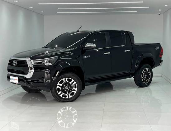 TOYOTA HILUX 2.8 D-4D TURBO DIESEL CD SRX PLUS 4X4 AUTOMÁTICO TOYOTA HILUX 2.8 D-4D TURBO DIESEL CD SRX PLUS 4X4 AUTOMÁTICO
